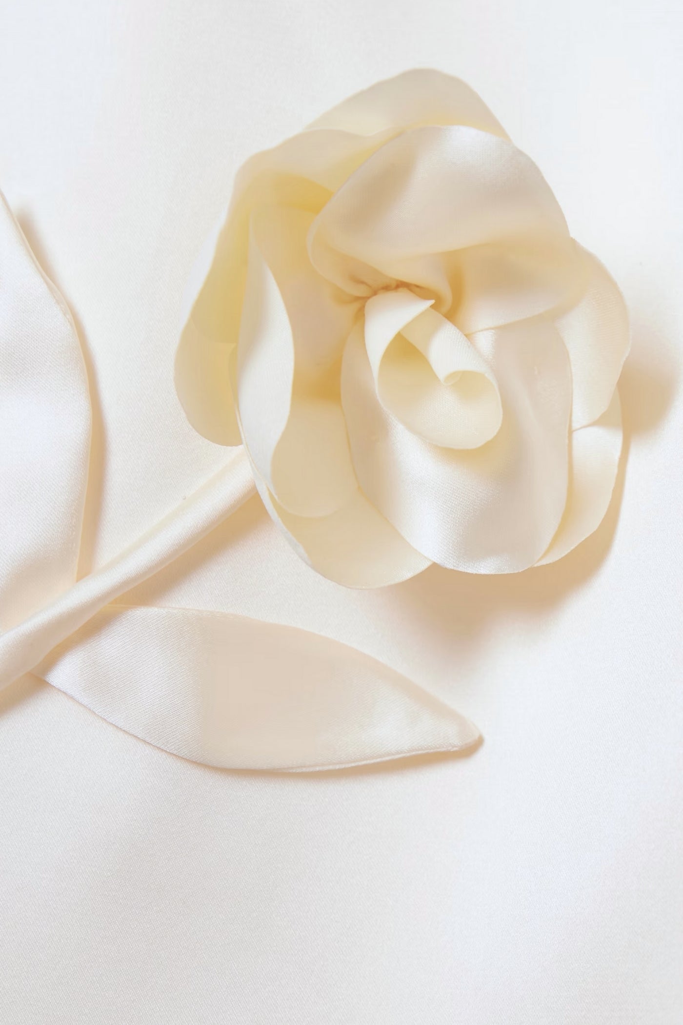 Çiçek Detaylı Saten Kısa Ceket - Fildişi