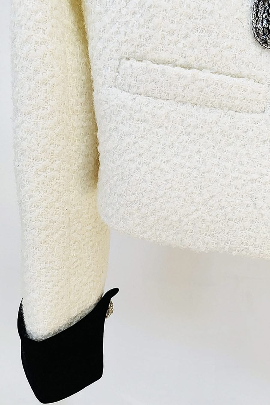 Zıt Renkli Elemanlar Ve Metalik Fiyonk Detaylarıyla Tweed Blazer - Beyaz