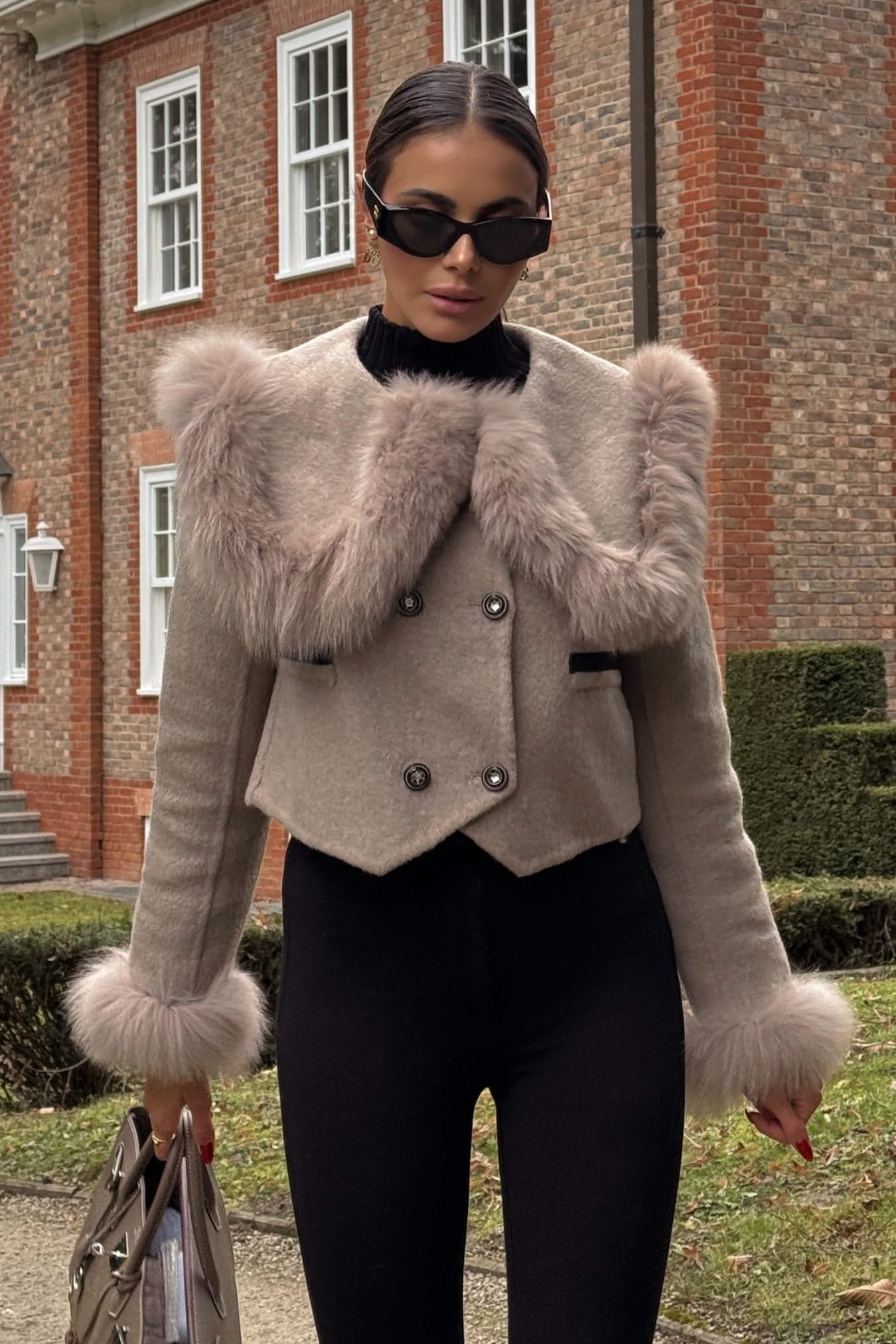 Kürk Yaka Süslemeli Çift Yaka Kısa Ceket - Kahverengi