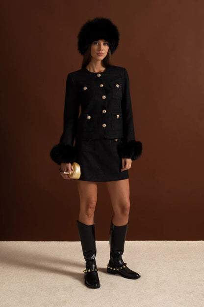 Sahte Kürk Manşetleri Ve Altın Düğmeleri Olan Tweed Blazer – Siyah