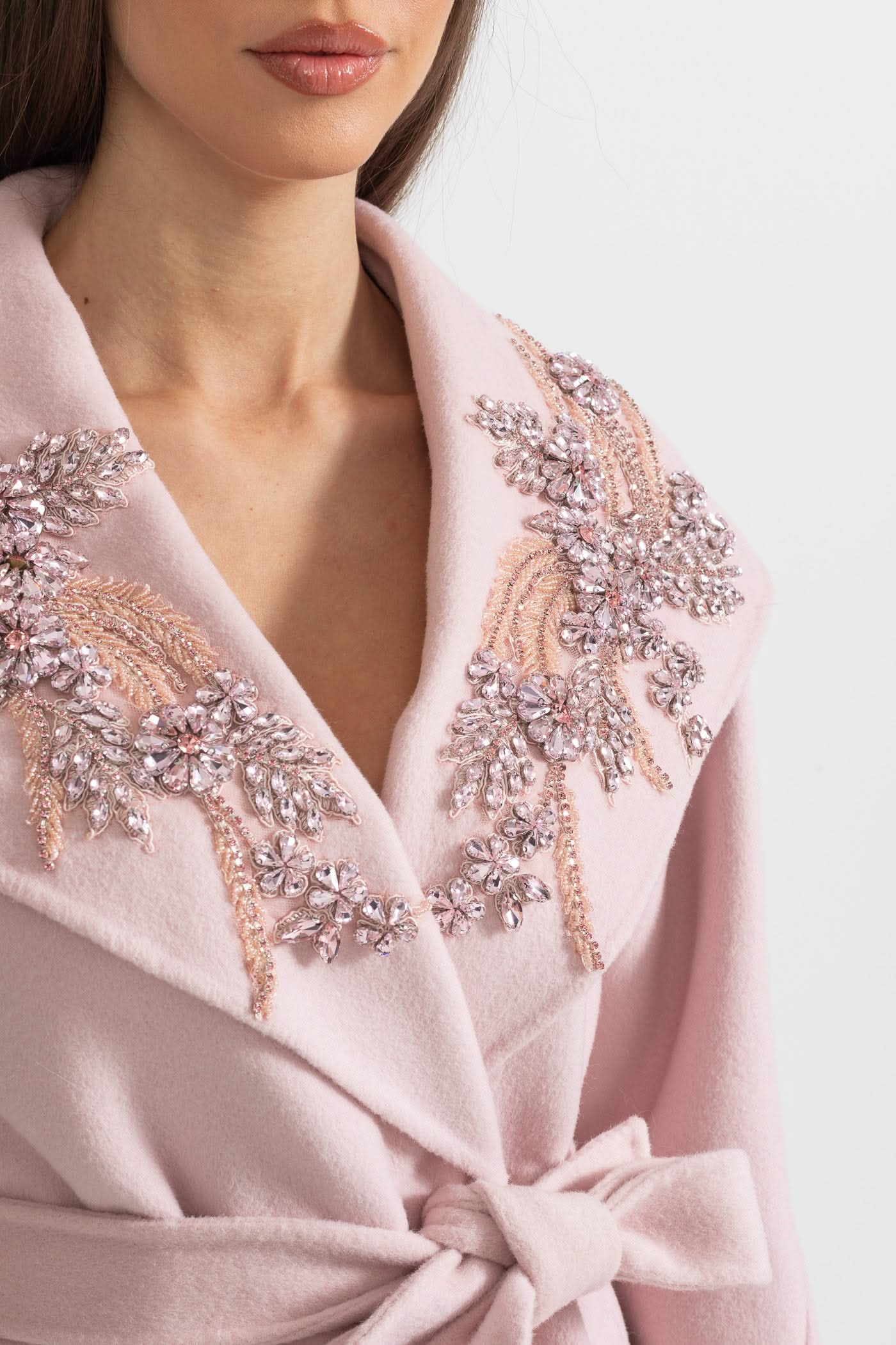 Tilki Kürk Manşetleri Ve 3D Çiçek Detaylarıyla Kaşmir Palto - Pembe