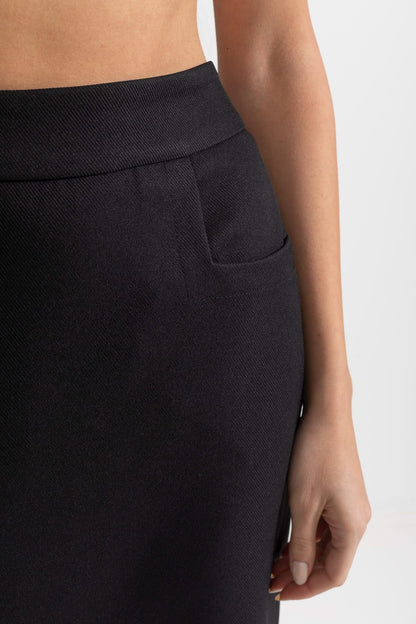 Sahte Kürk Şal, Manşetler Ve Midi Etekli İki Parçalı Takım - Siyah