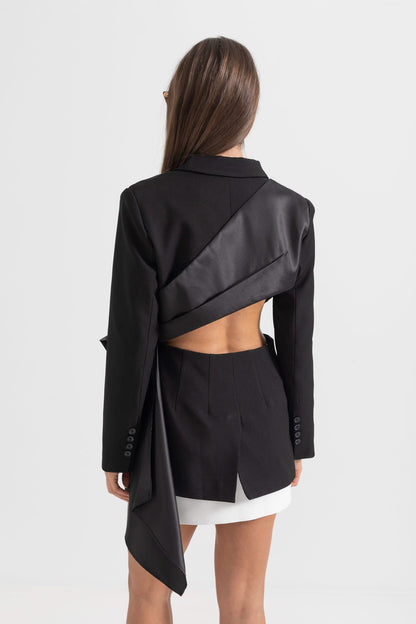 Sırt Kesimli Zarif Asimetrik Blazer - Siyah