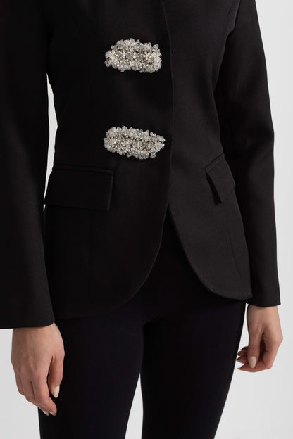 Yapılandırılmış Omuzlar Ve Gümüş Çiçekli Tokalara Sahip Özel Tasarım Blazer - Siyah