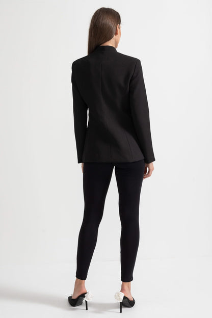 Yapılandırılmış Omuzlar Ve Gümüş Çiçekli Tokalara Sahip Özel Tasarım Blazer - Siyah