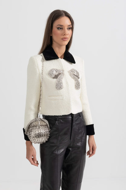 Zıt Renkli Elemanlar Ve Metalik Fiyonk Detaylarıyla Tweed Blazer - Beyaz