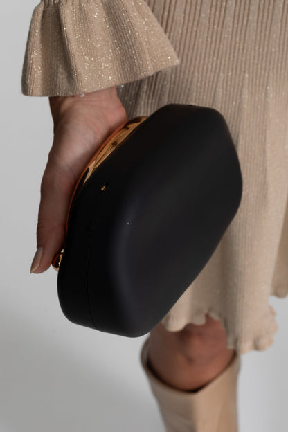 Altın Heykelsi Saplı Çanta – Siyah Ve Altın