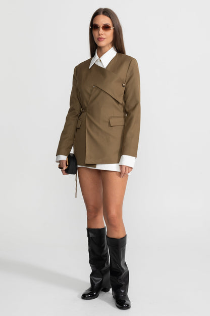 Yan Tokalı Asimetrik Yapılı Blazer – Zeytin Yeşili