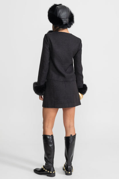 Sahte Kürk Manşetleri Ve Altın Düğmeleri Olan Tweed Blazer – Siyah