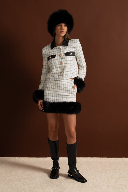 Sahte Kürk Kenarlı Ve Kontrast Deri Detaylara Sahip Tweed Takım – Beyaz Ve Siyah