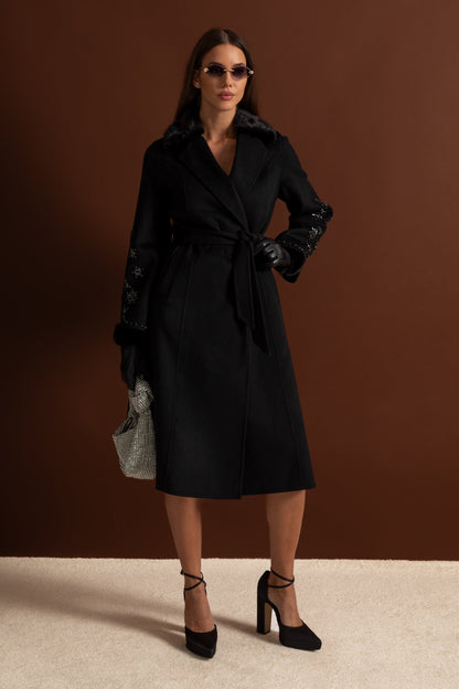 Tilki Kürk Yakalı Süslemeli Yün Palto – Siyah